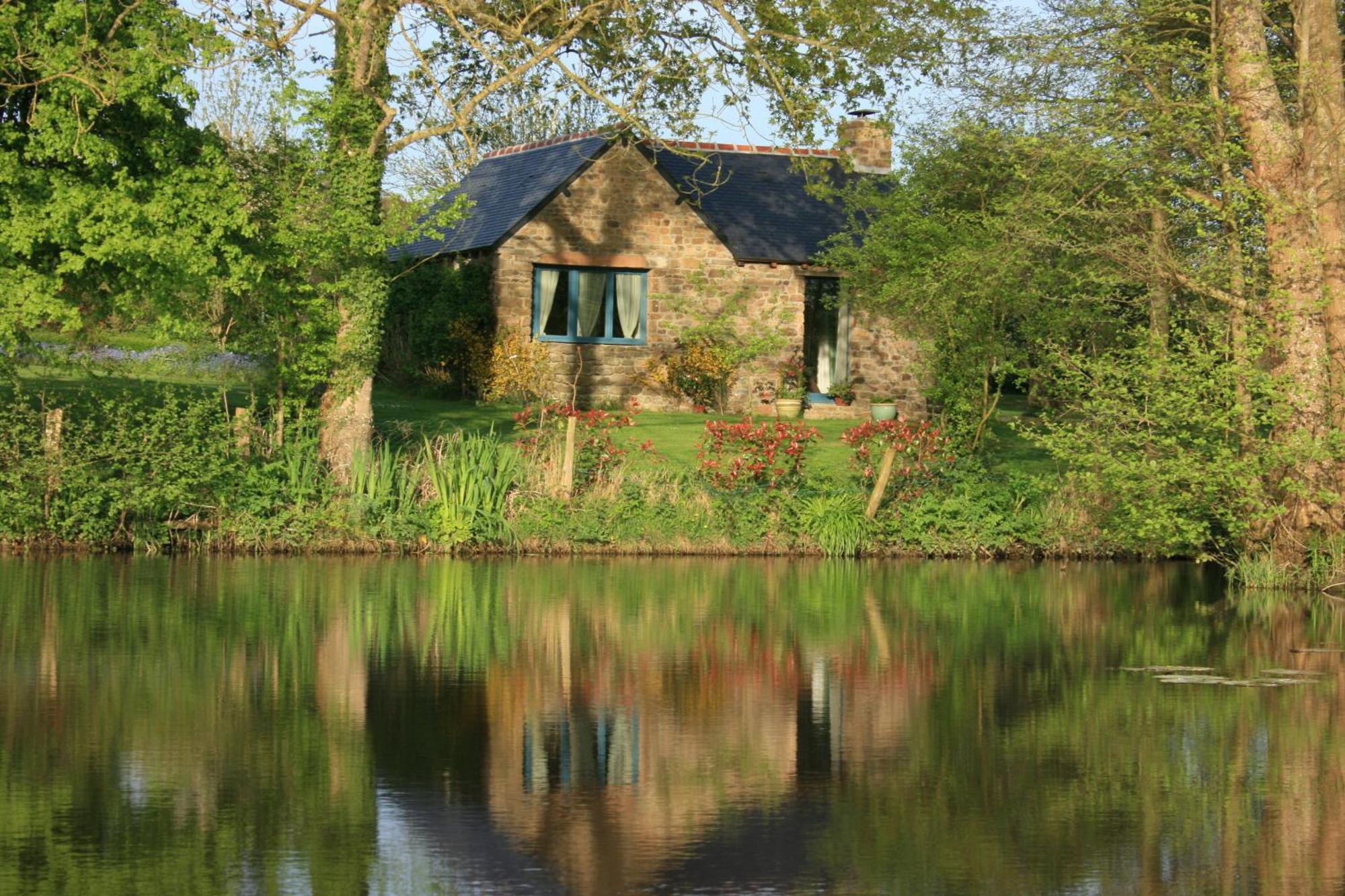 Saint-Pierre-de-Plesguen Au Pont Ricoul Bed & Breakfast エクステリア 写真