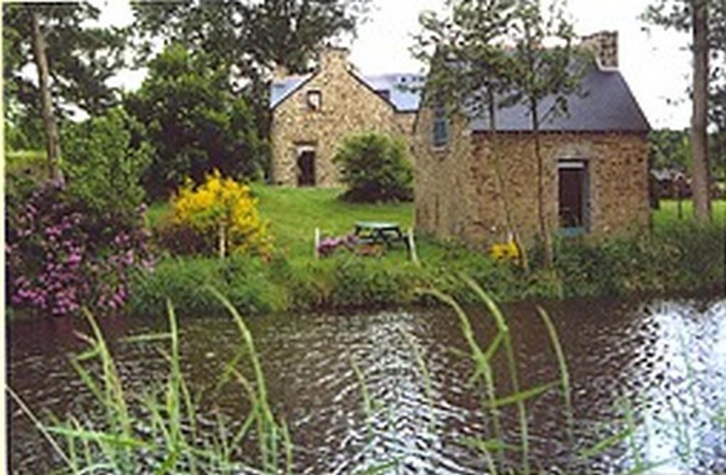 Saint-Pierre-de-Plesguen Au Pont Ricoul Bed & Breakfast エクステリア 写真